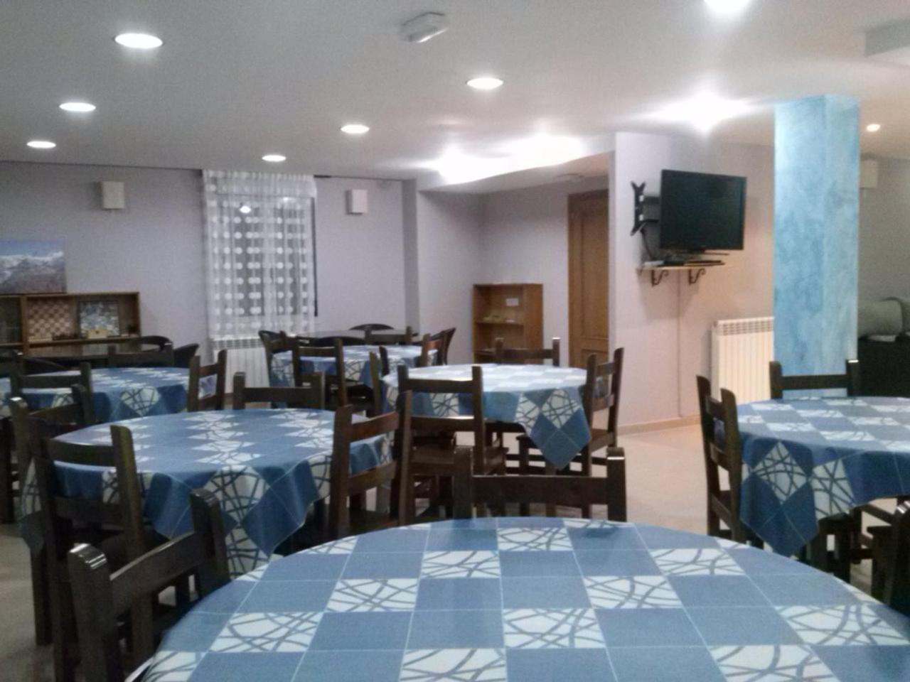 Albergue Turistico Rio Aragon Canfranc Bagian luar foto
